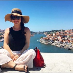 Meet your Posher, Esin